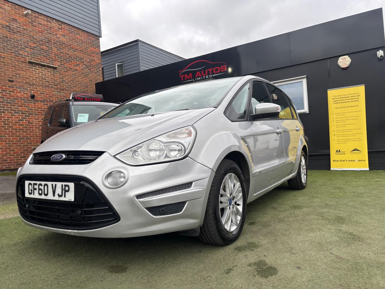 Used Ford S-Max 2010 for sale - 77688219: Photo 2