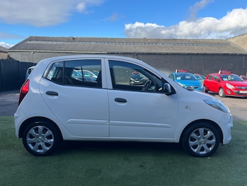 Used Hyundai i10 2013 for sale - 76426299: Photo