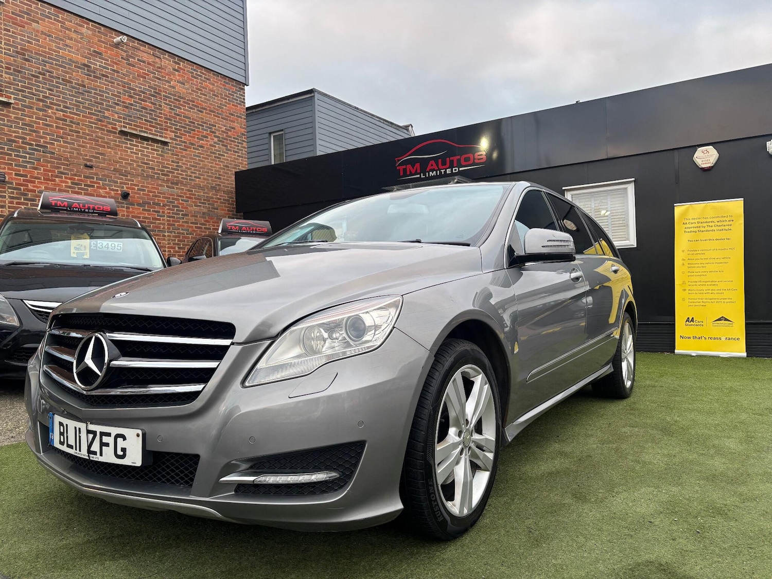 Used Mercedes-Benz R Class 2011 for sale - 76648113: Photo 2