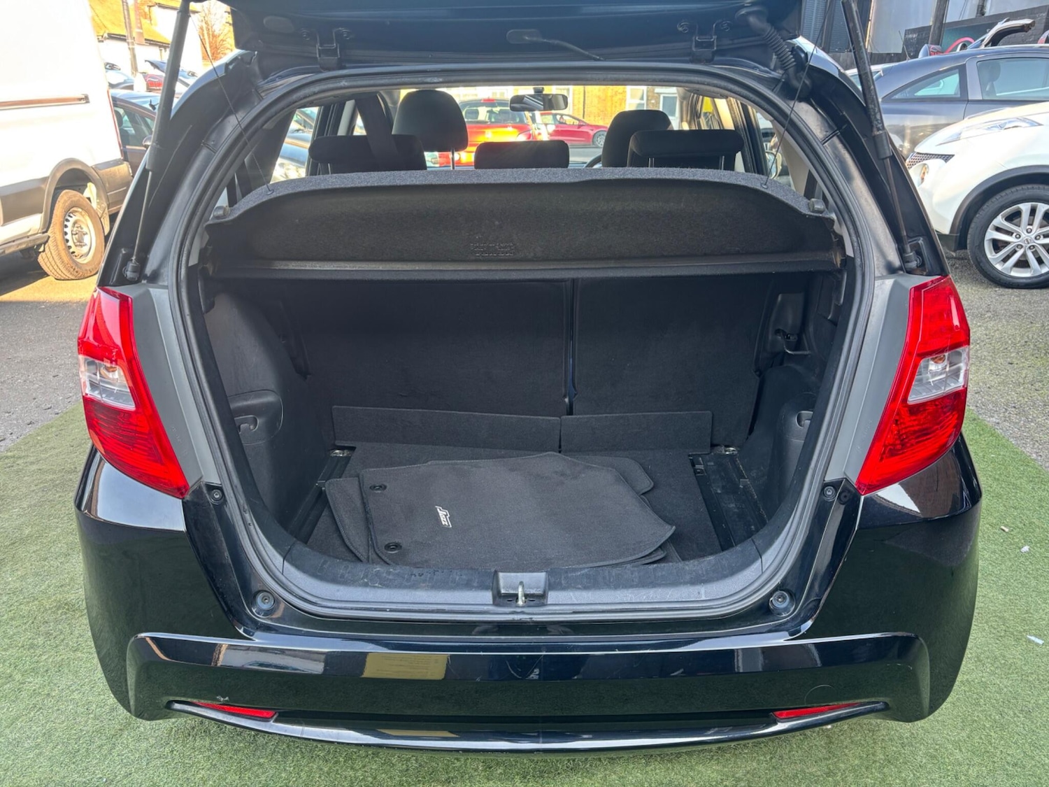 Used Honda Jazz 2014 for sale - 77951717: Photo 10