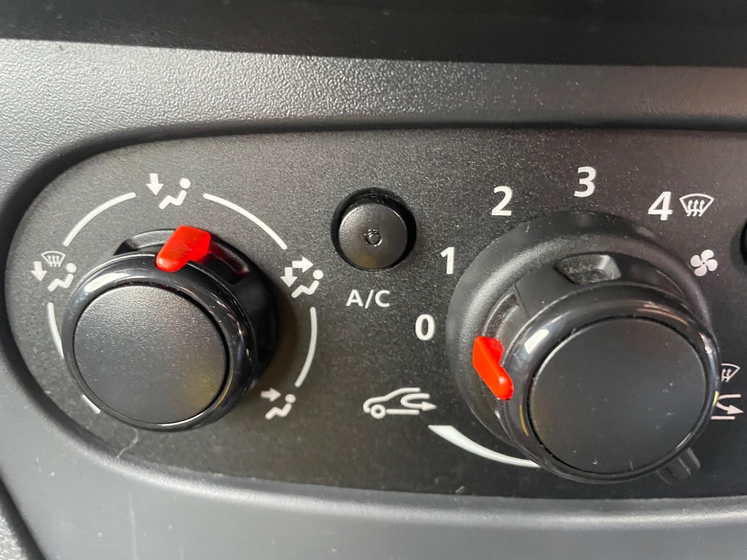 Used Dacia Sandero 2017 for sale - 76922663: Photo 22