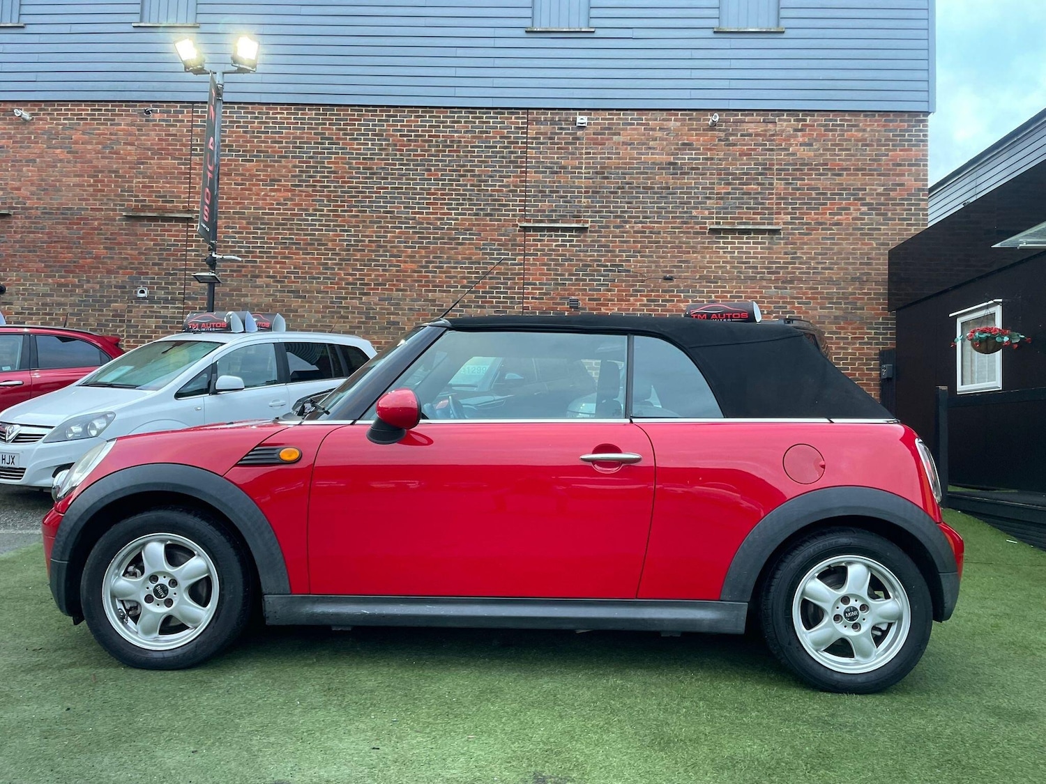 Used MINI Convertible 2009 for sale - 77555421: Photo 10