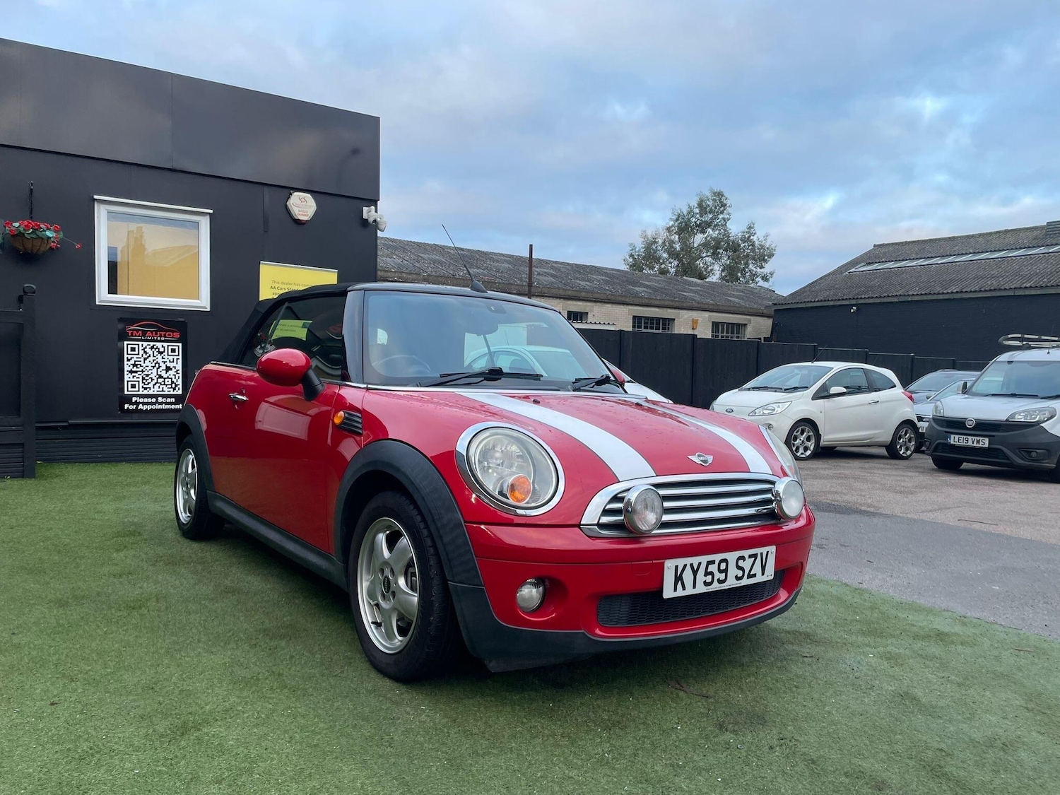 Used MINI Convertible 2009 for sale - 77555421: Photo 4