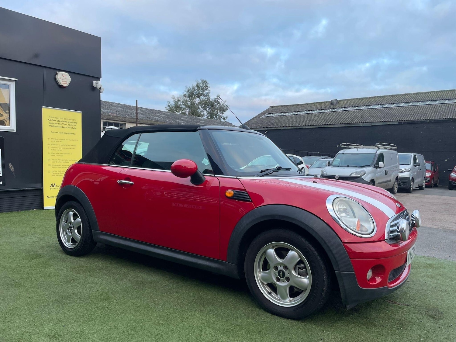 Used MINI Convertible 2009 for sale - 77555421: Photo 5