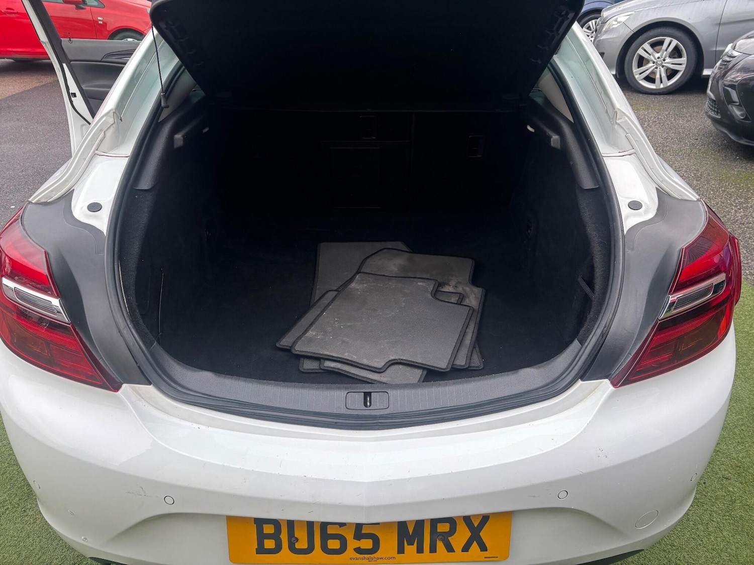 Used Vauxhall Insignia 2015 for sale - 76719622: Photo 9