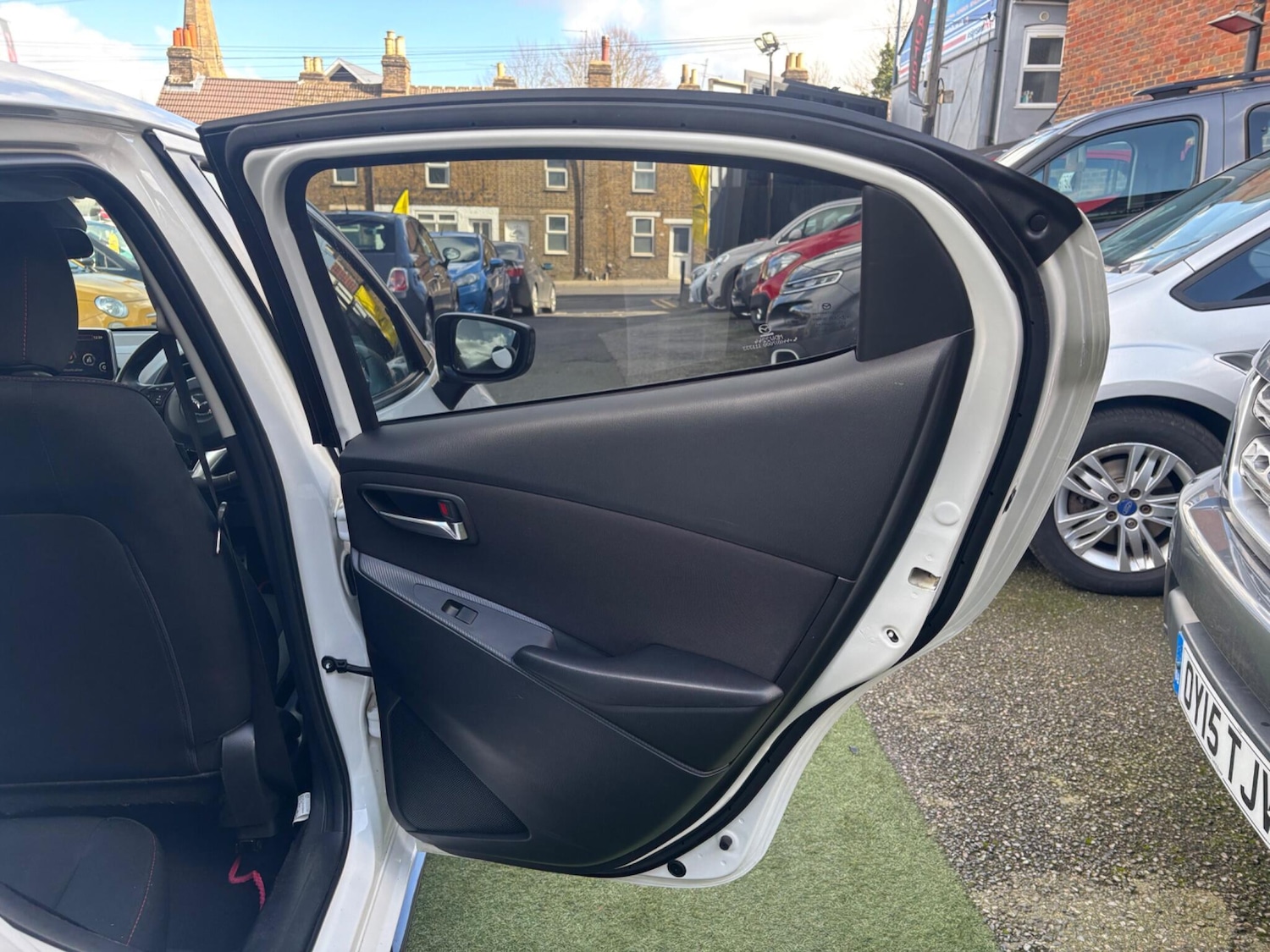 Used Mazda Mazda2 2017 for sale - 77845501: Photo 11