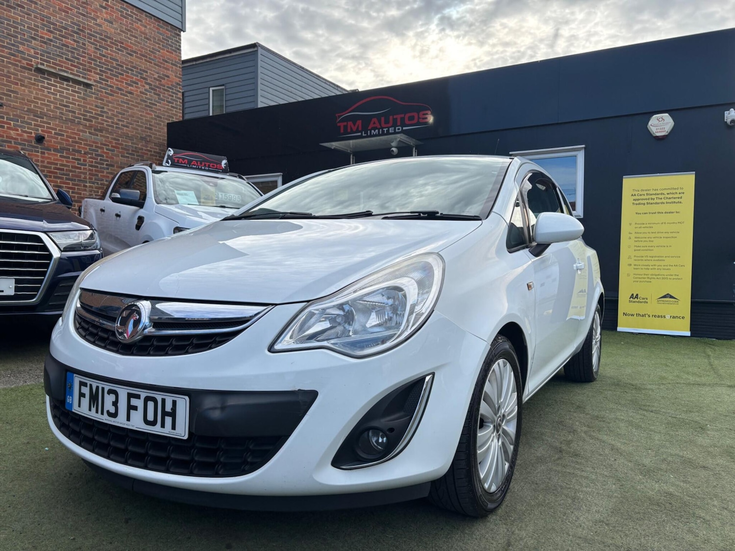 Used Vauxhall Corsa 2013 for sale - 78029057: Photo 2