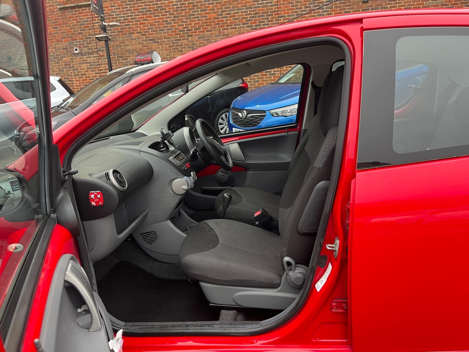 Used Toyota AYGO 2011 for sale - 76508861: Photo 11