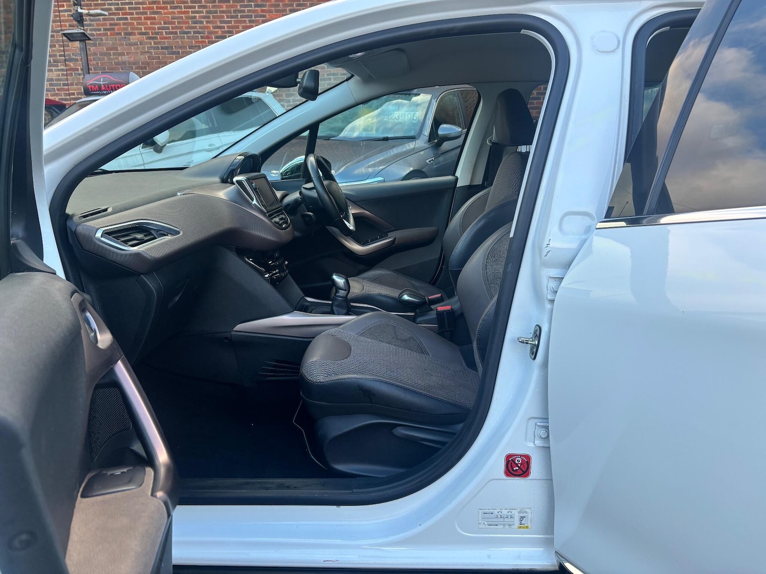 Used Peugeot 2008 2014 for sale - 77056238: Photo 12