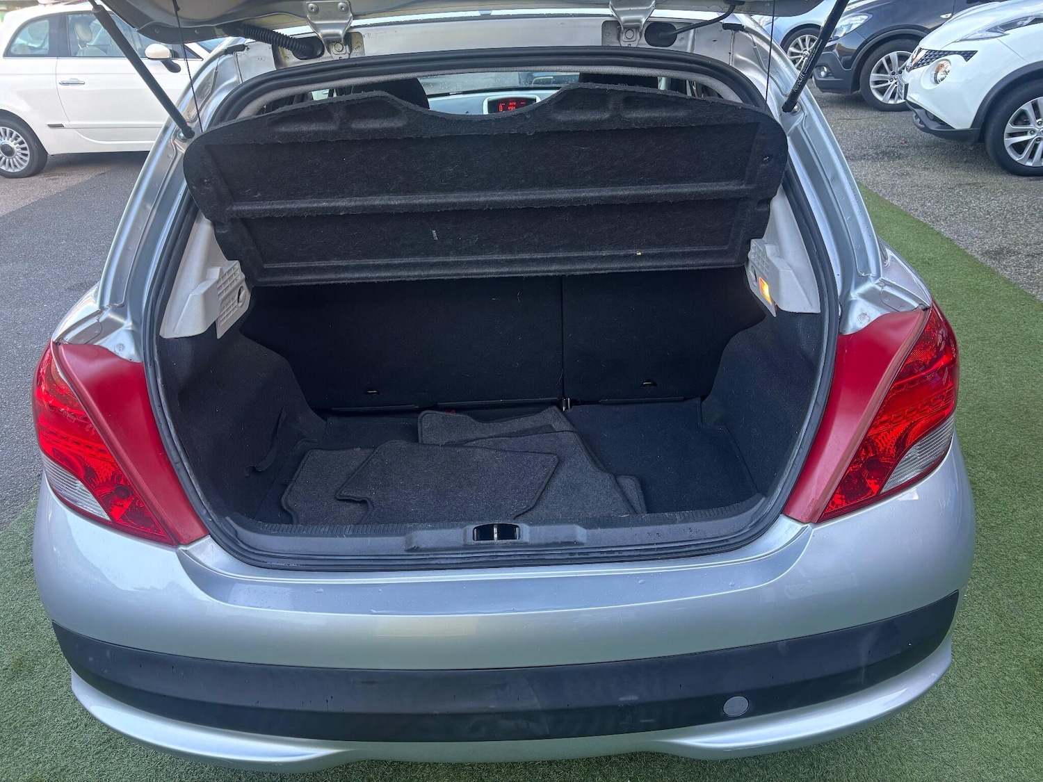 Used Peugeot 207 2012 for sale - 76616897: Photo 14