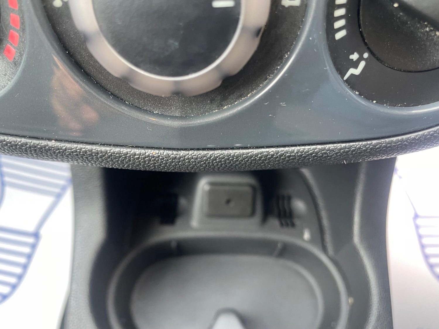 Used Vauxhall Corsa 2012 for sale - 77631379: Photo 3