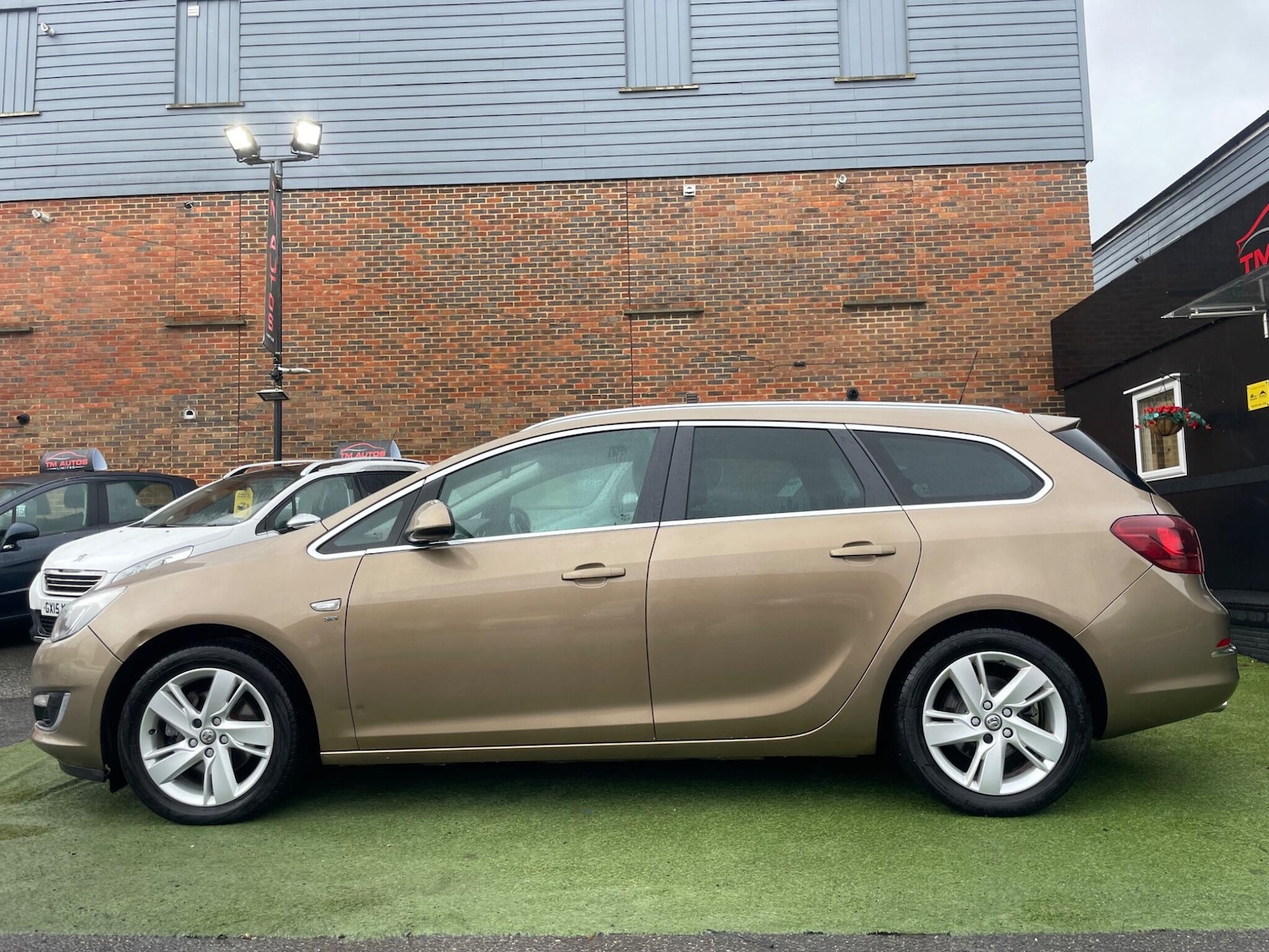 Used Vauxhall Astra 2013 for sale - 77276797: Photo 4