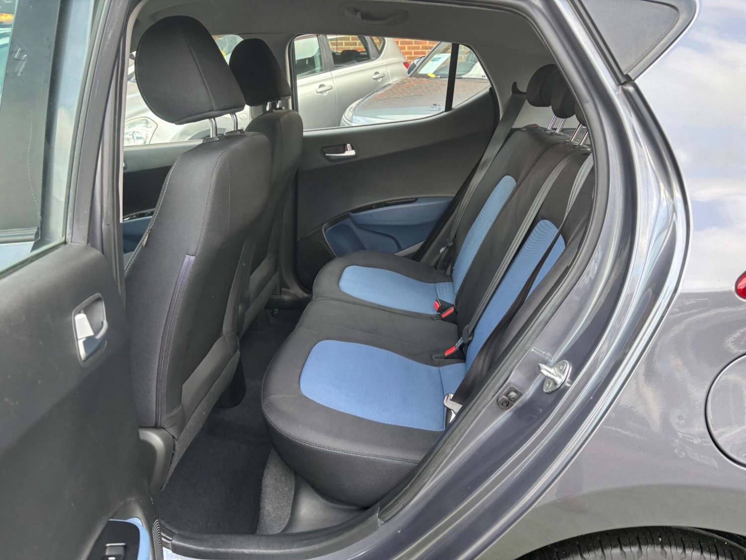 Used Hyundai i10 2015 for sale - 77262881: Photo 11