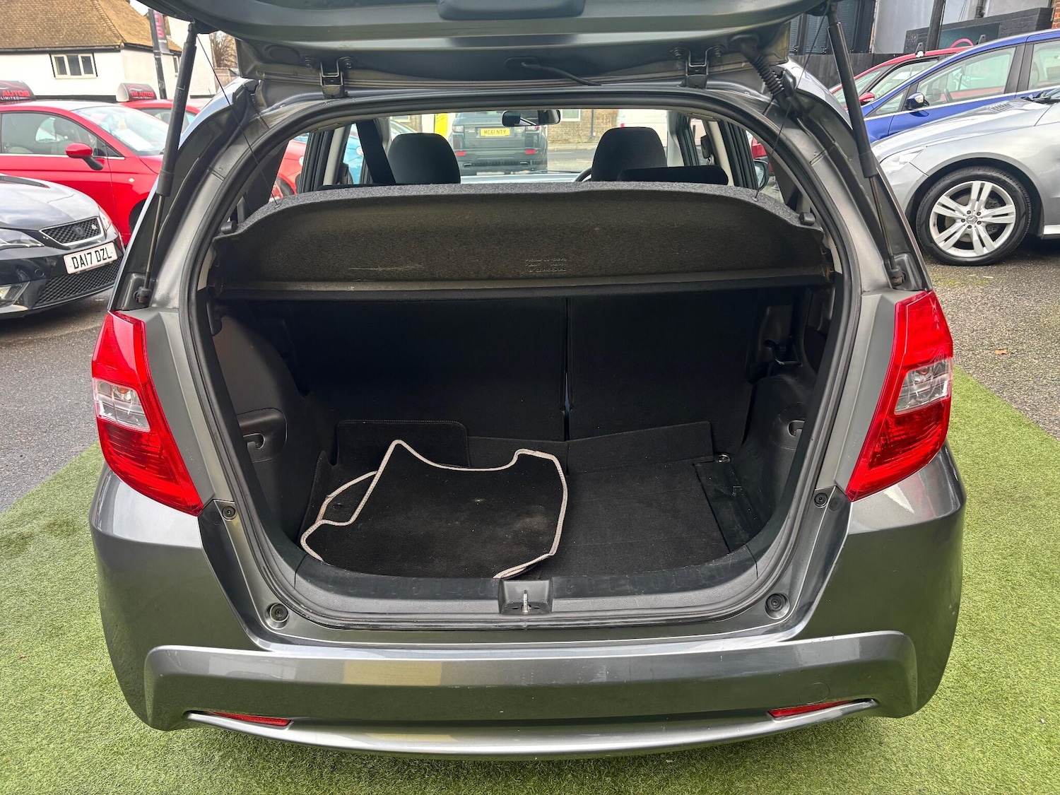 Used Honda Jazz 2011 for sale - 76966876: Photo 12