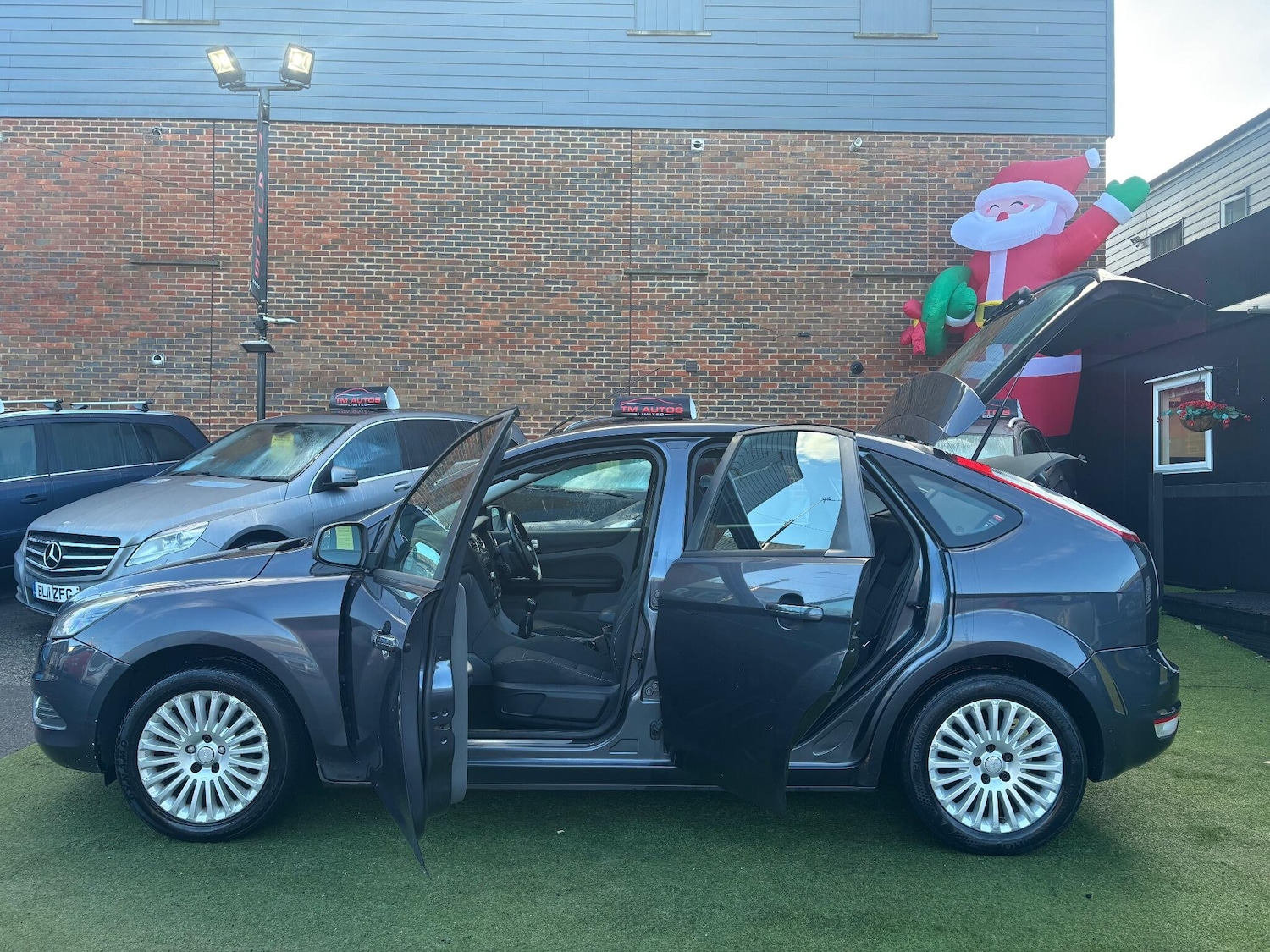 Used Ford Focus 2010 for sale - 76792431: Photo 10