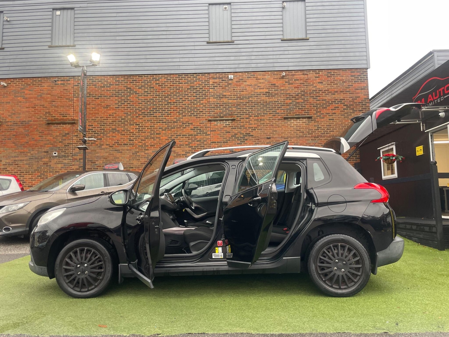 Used Peugeot 2008 2015 for sale - 76426321: Photo 9