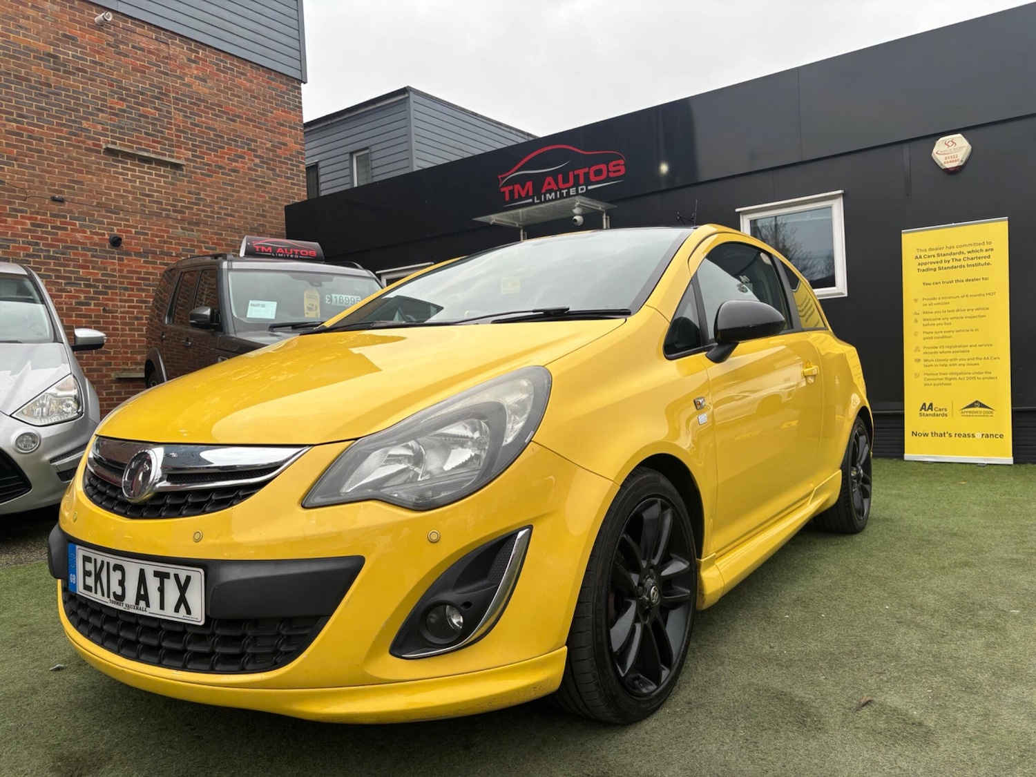 Used Vauxhall Corsa 2013 for sale - 77791709: Photo 2