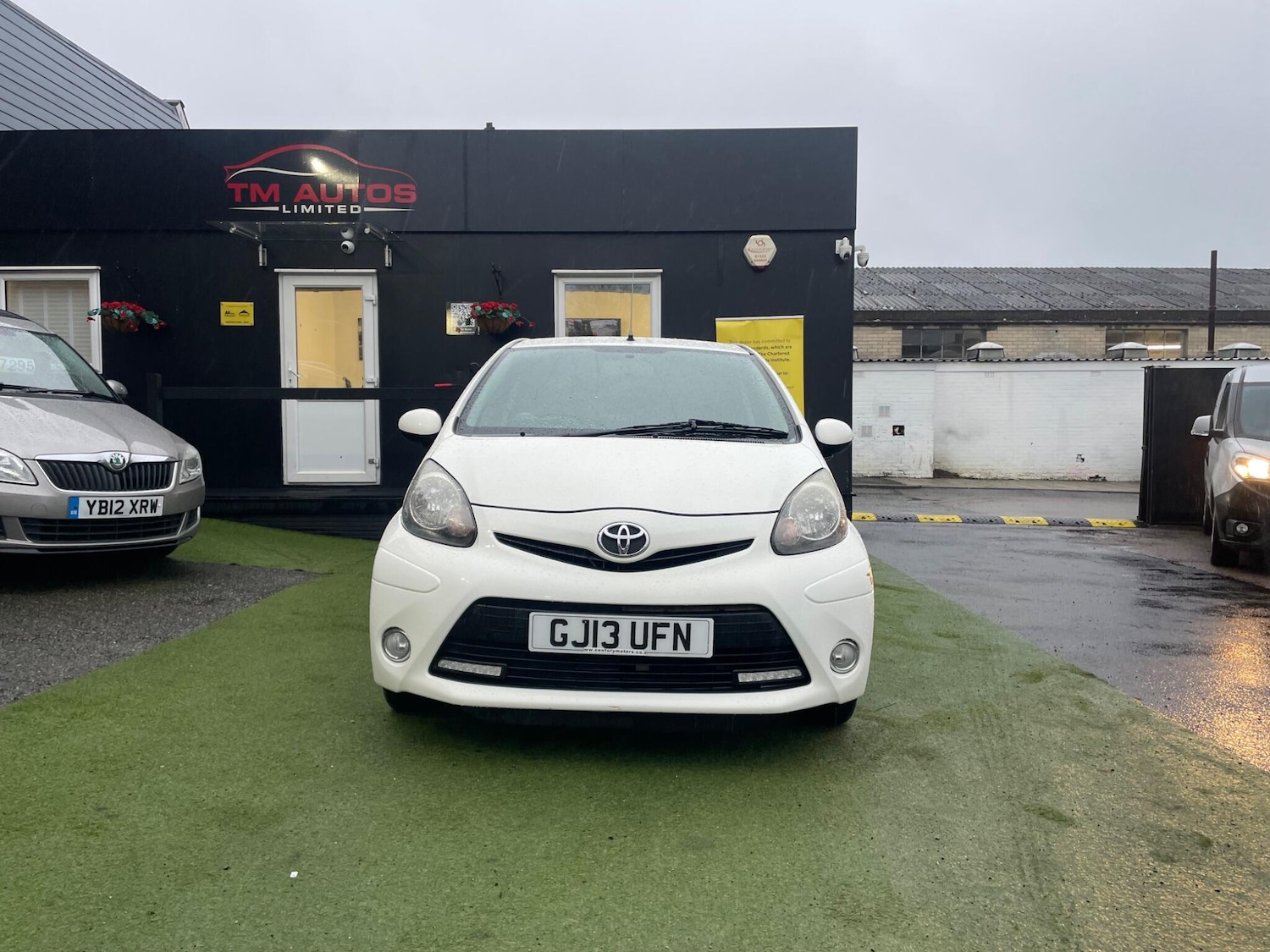 Used Toyota AYGO 2013 for sale - 77152714: Photo 2