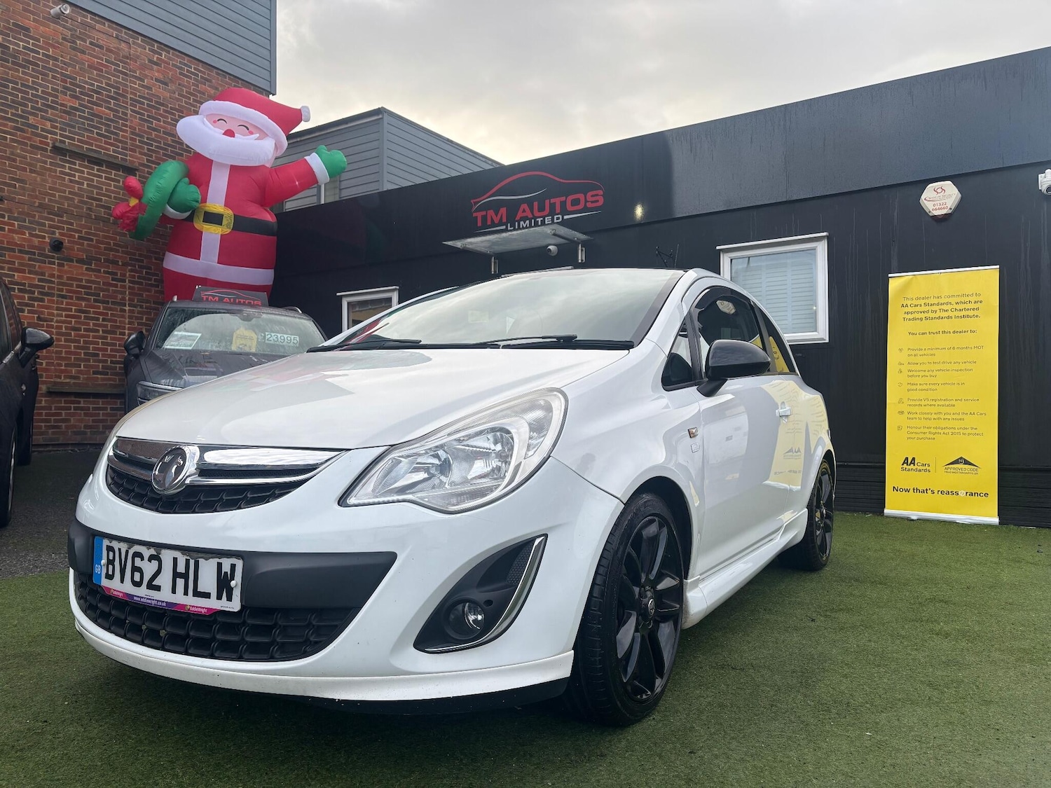 Used Vauxhall Corsa 2012 for sale - 76842335: Photo 2