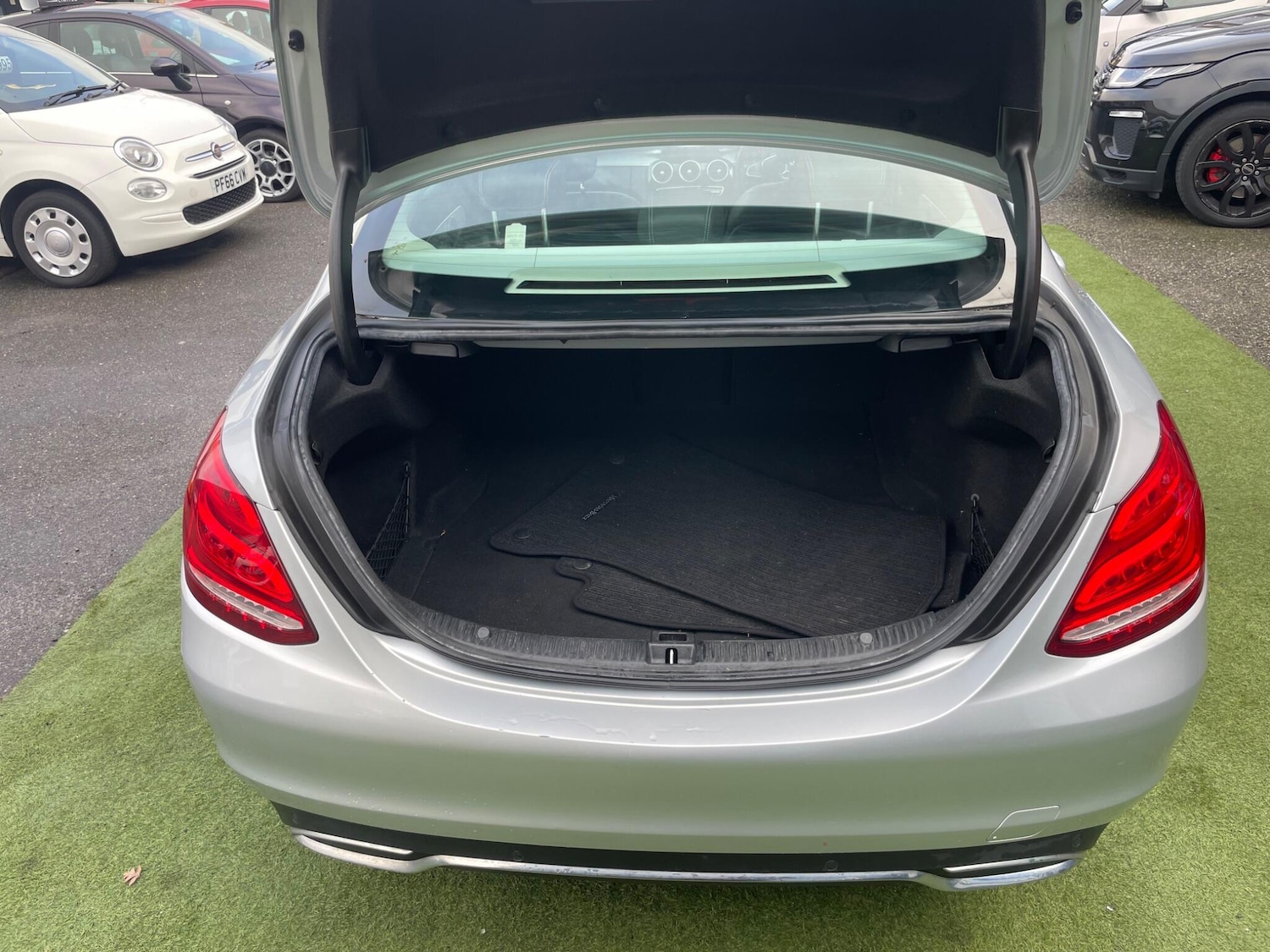 Used Mercedes-Benz C Class 2015 for sale - 77249350: Photo 8