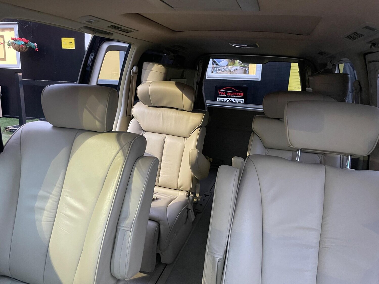 Used Nissan Elgrand for sale - 77660467: Photo 17