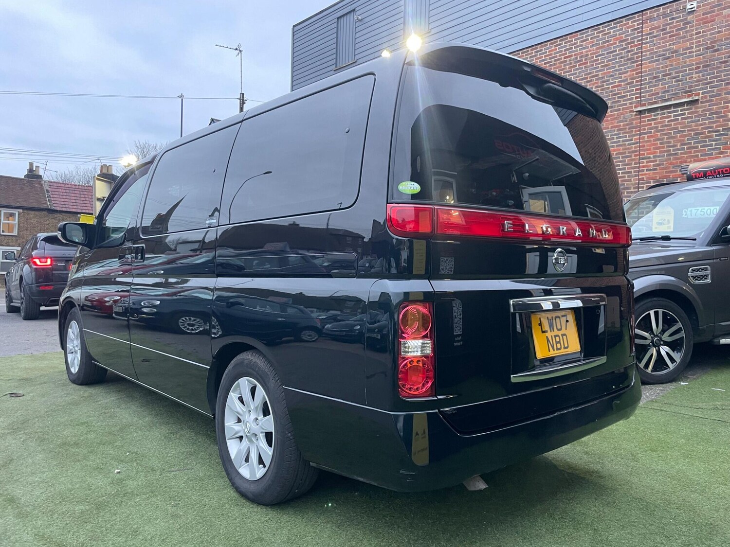 Used Nissan Elgrand for sale - 77660467: Photo 6