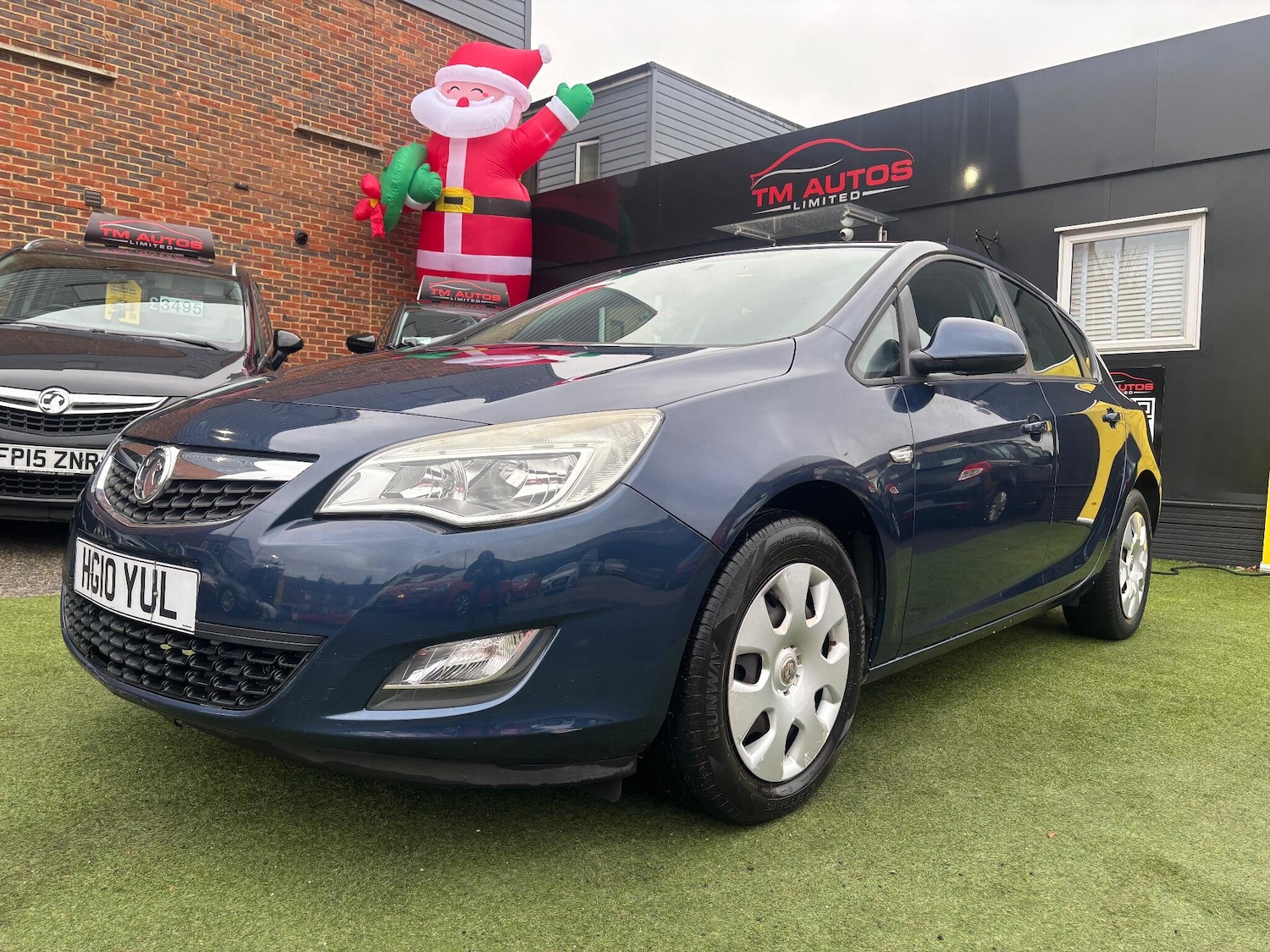 Used Vauxhall Astra 2010 for sale - 76724107: Photo 2