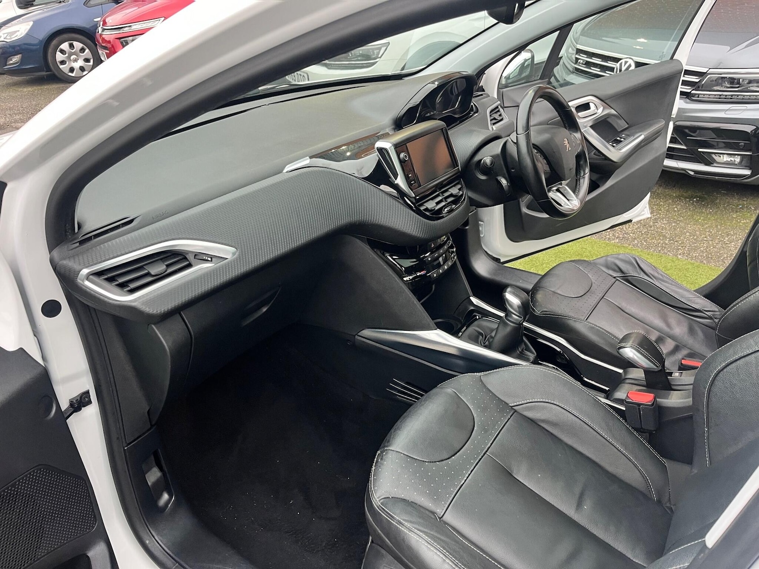 Used Peugeot 2008 2015 for sale - 77059473: Photo 11