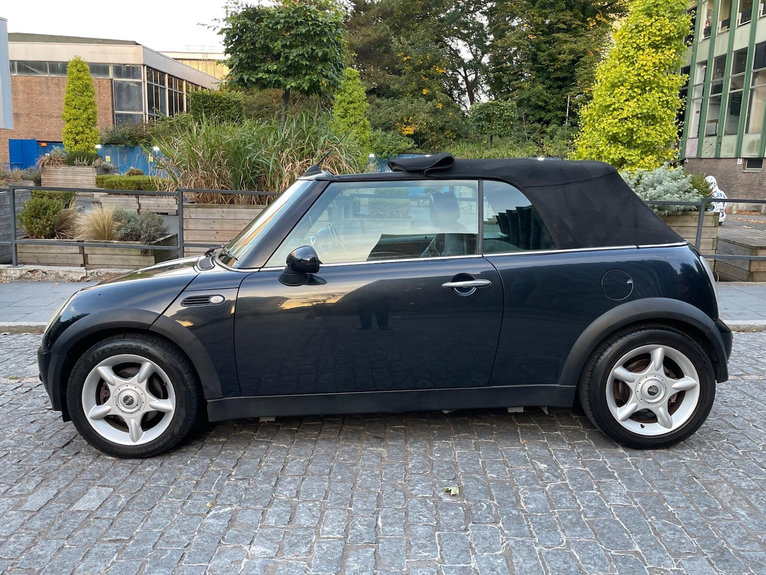Used MINI Convertible 2006 for sale - 75990315: Photo 11