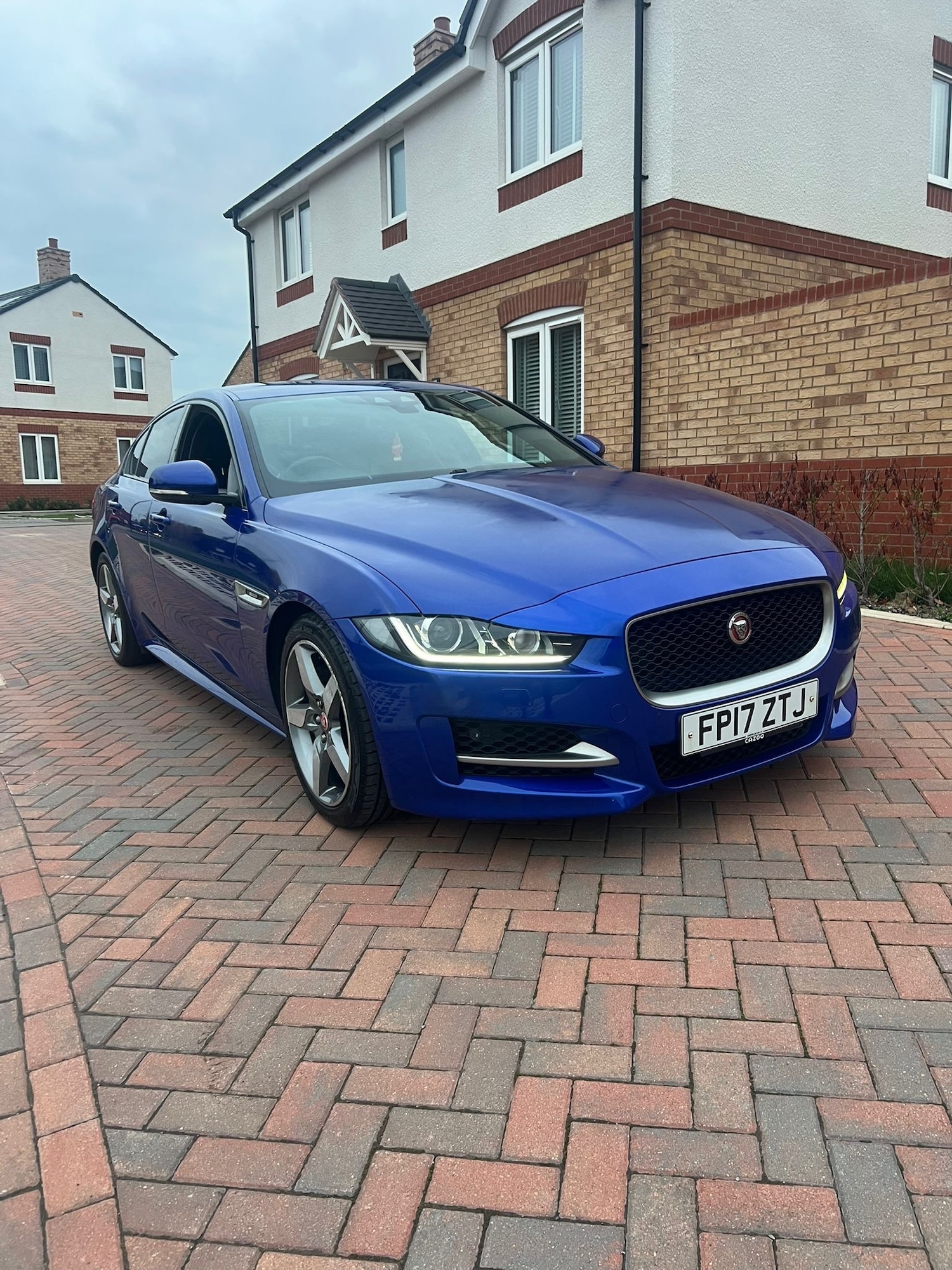 Used Jaguar XE 2017 for sale - 76334879: Photo 1