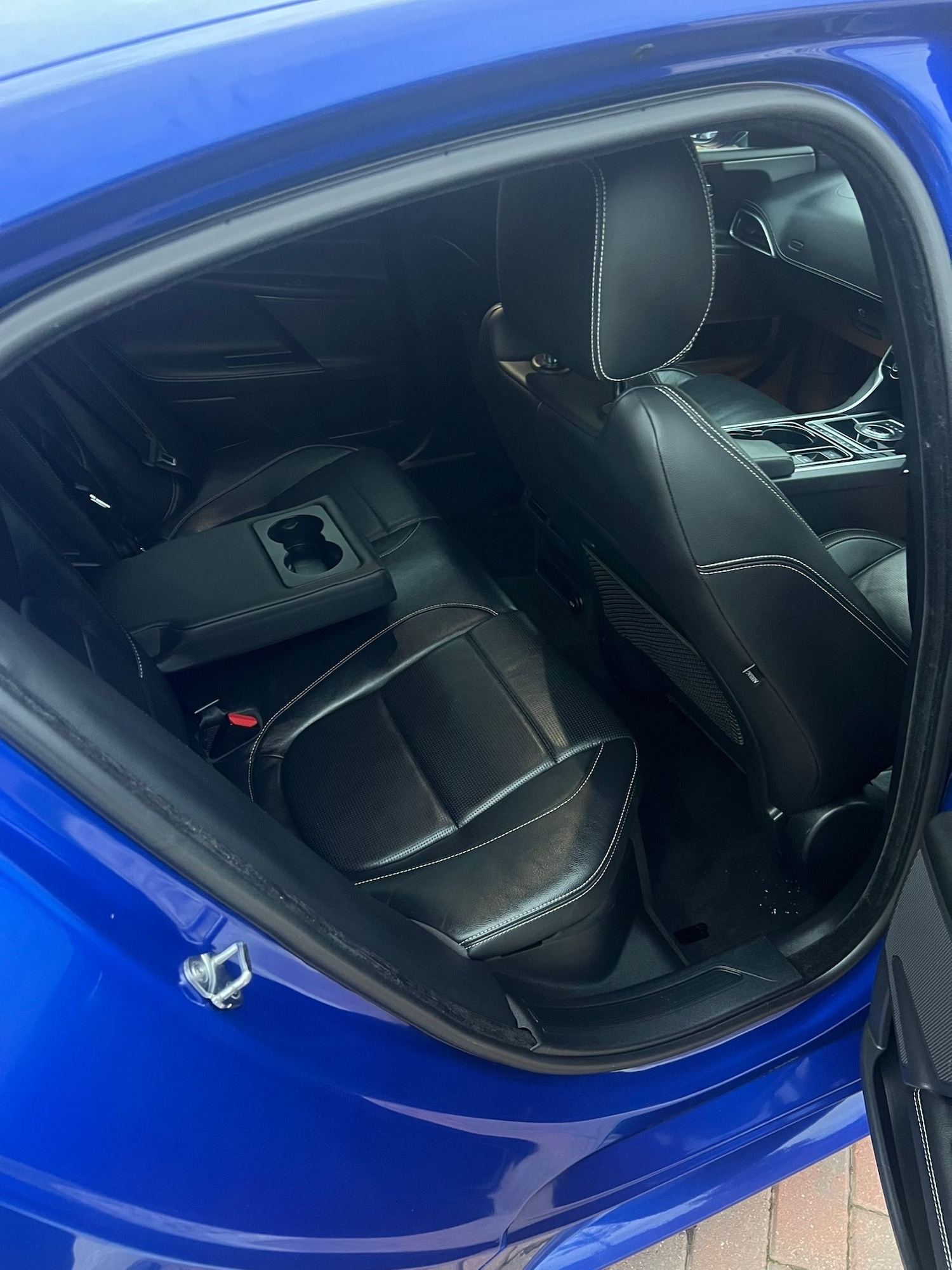 Used Jaguar XE 2017 for sale - 76334879: Photo 2