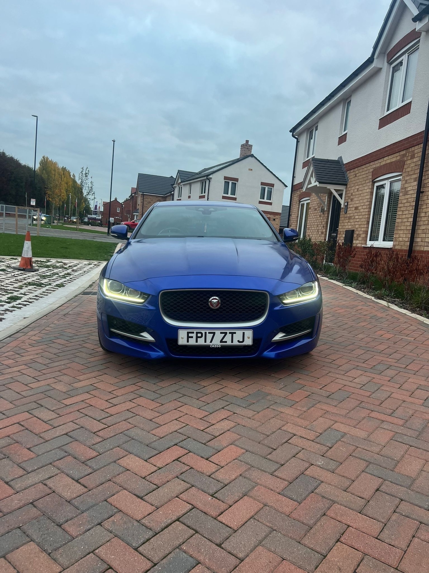 Used Jaguar XE 2017 for sale - 76334879: Photo 8