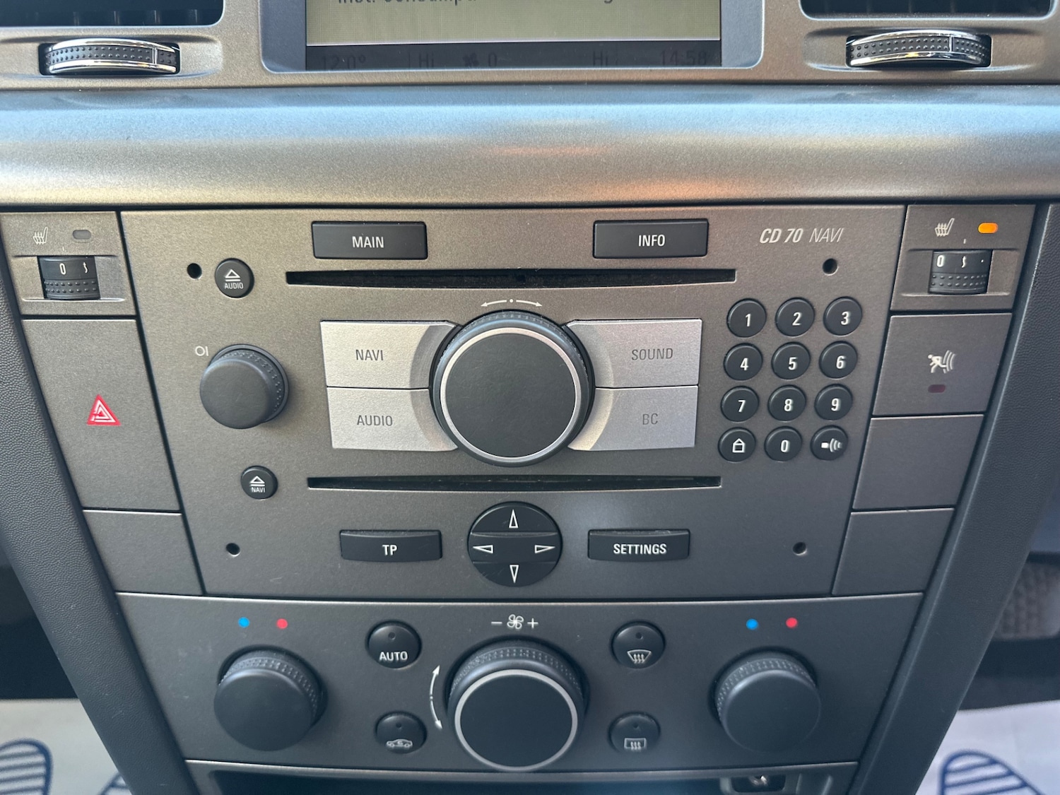 Used Vauxhall Vectra 2009 for sale - 75940678: Photo 45