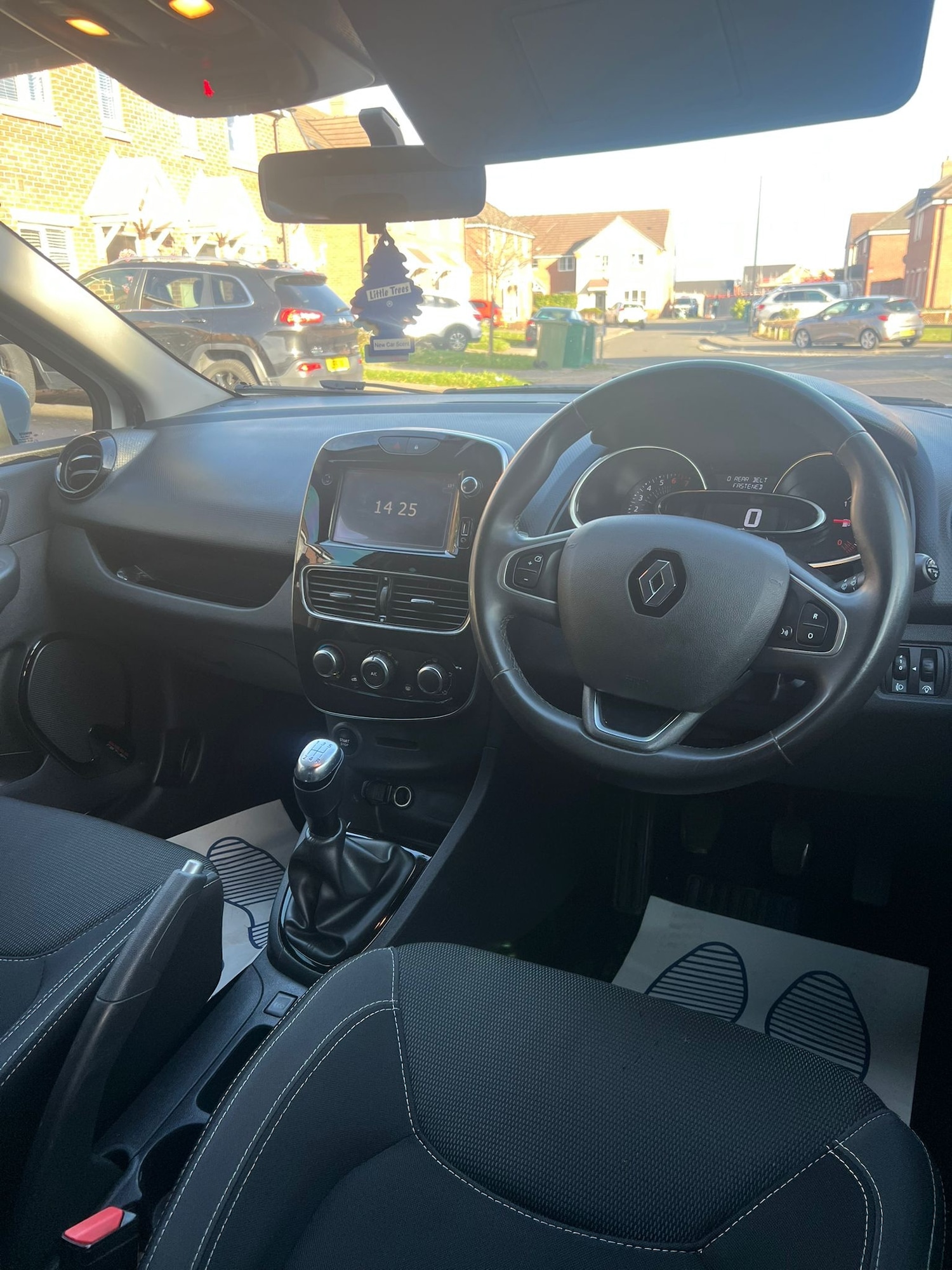 Used Renault Clio 2018 for sale - 76421960: Photo 10