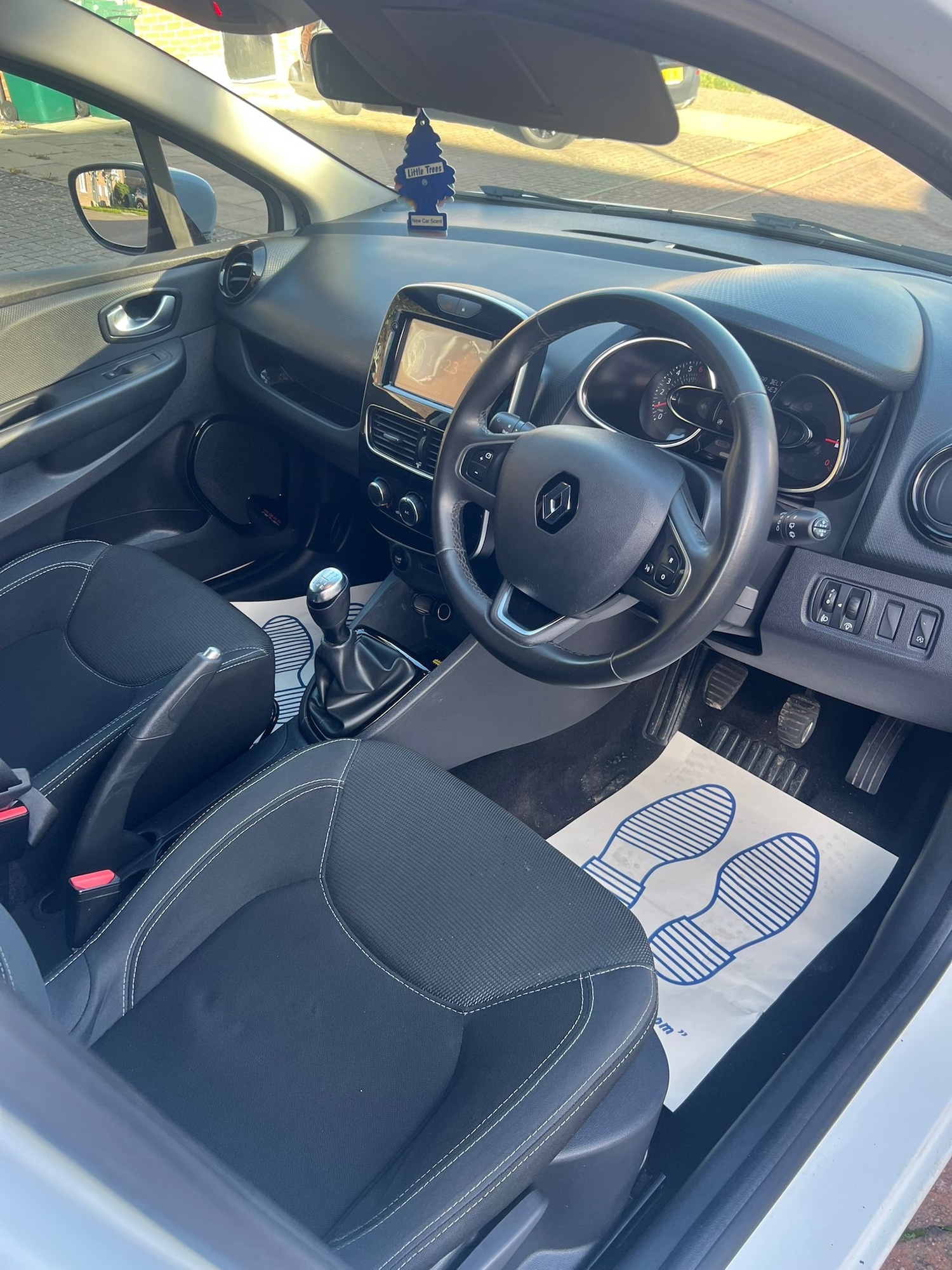 Used Renault Clio 2018 for sale - 76421960: Photo 12