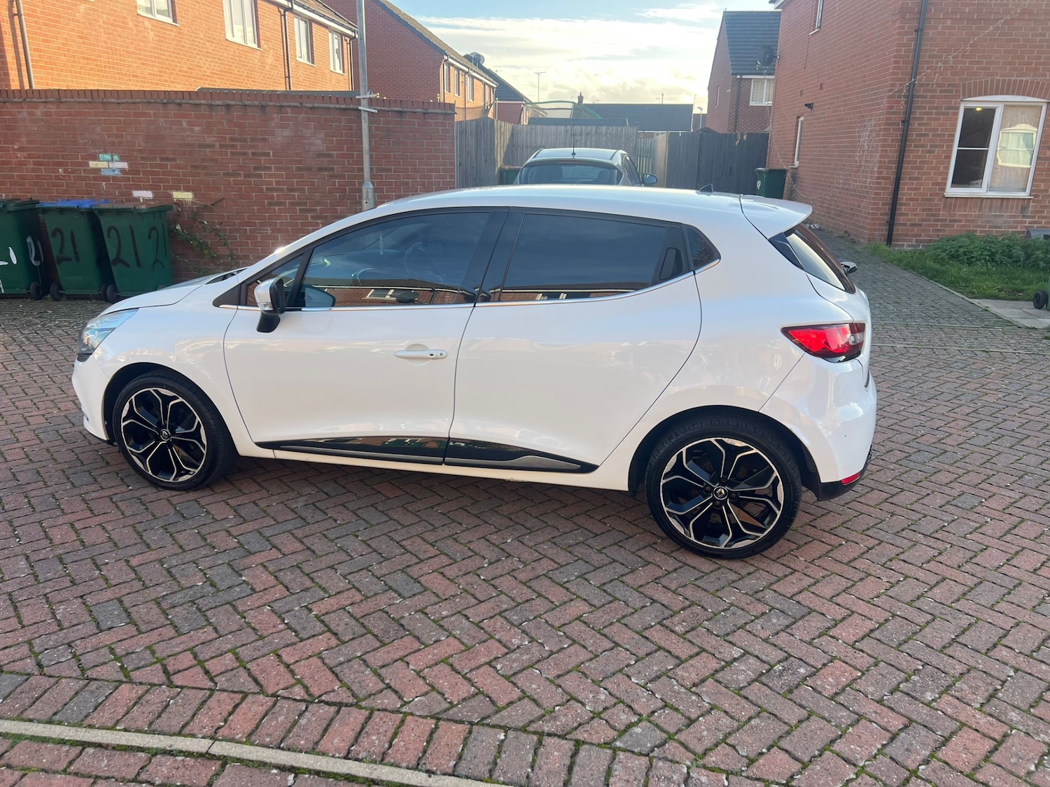 Used Renault Clio 2018 for sale - 76421960: Photo 5