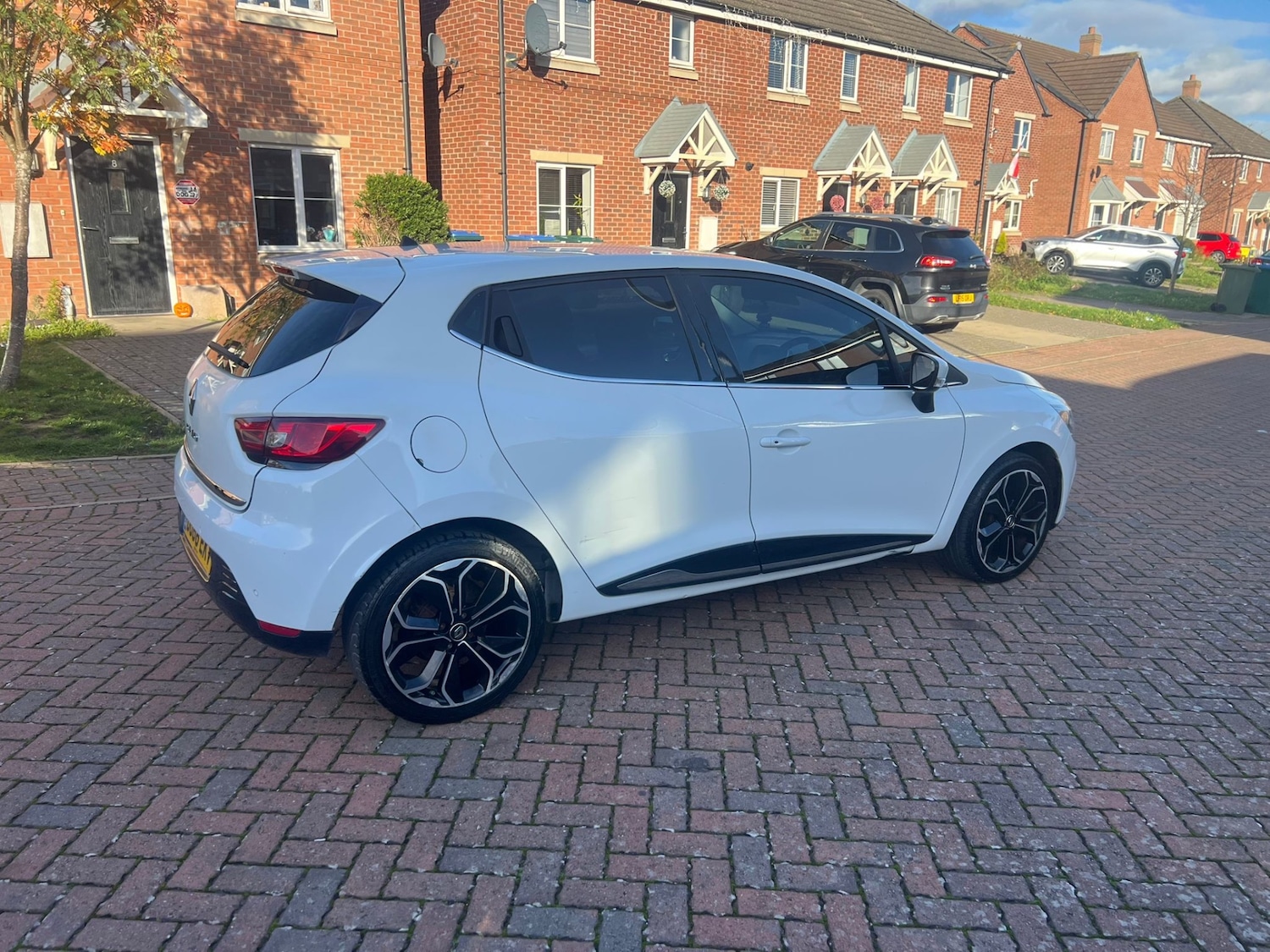 Used Renault Clio 2018 for sale - 76421960: Photo 8