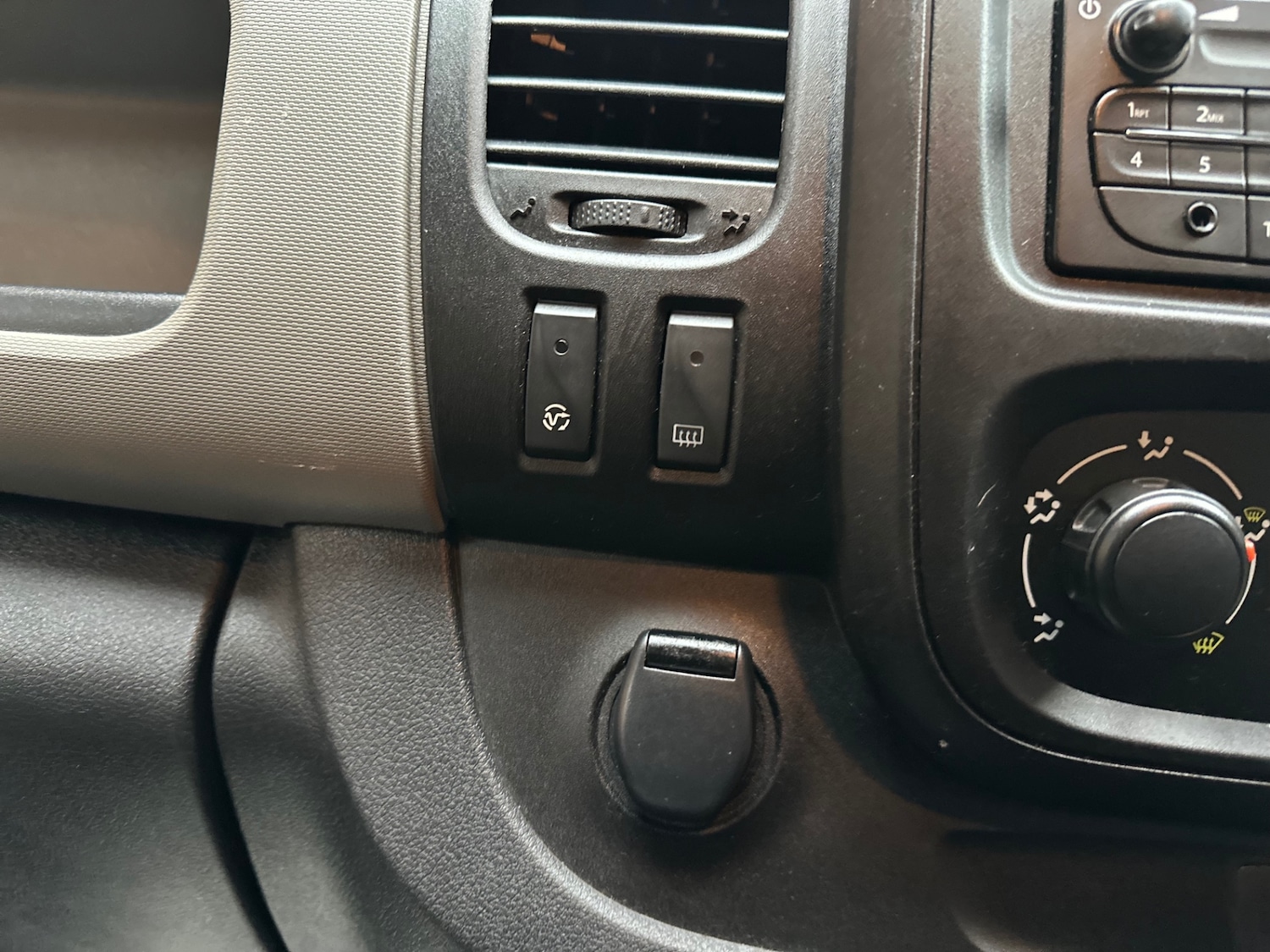 Used Renault Trafic 2015 for sale - 77813341: Photo 35