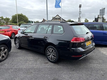 Used Volkswagen Golf 2017 for sale - 76996867: Photo