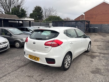 Used Kia Ceed 2017 for sale - 77490111: Photo