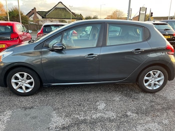 Used Peugeot 208 2017 for sale - 76549954: Photo