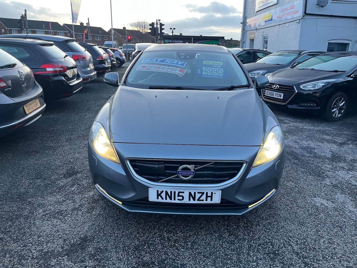 Used Volvo V40 2015 for sale - 76572990: Photo 2