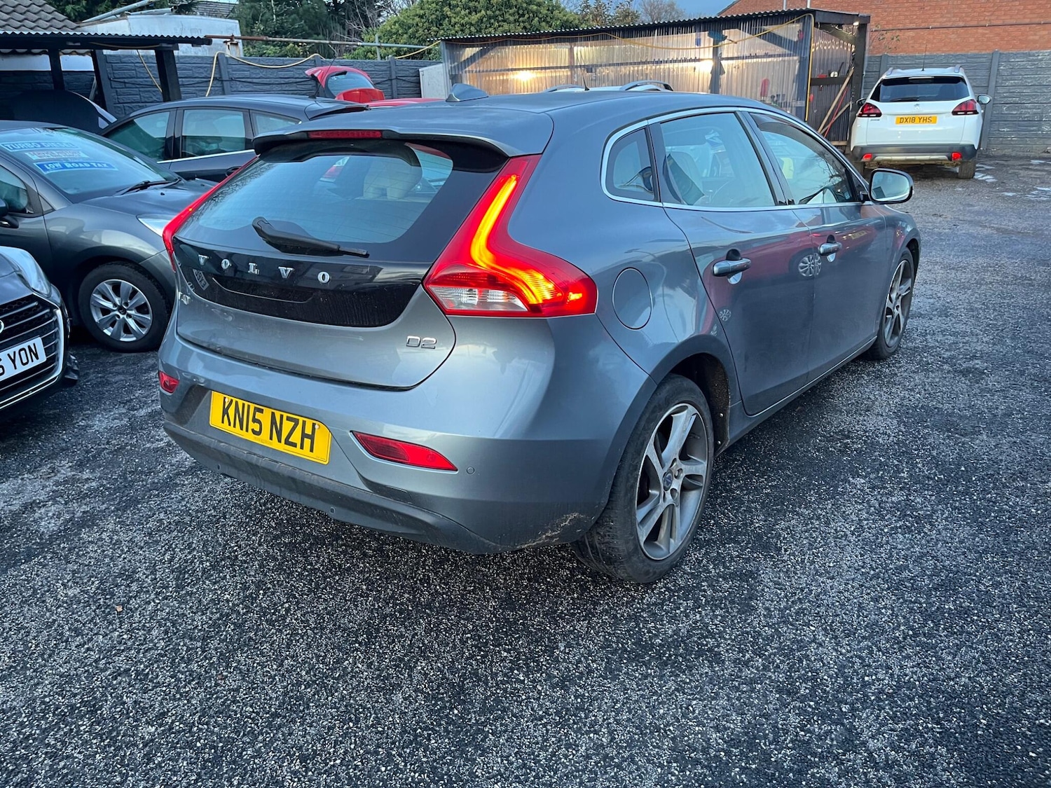 Used Volvo V40 2015 for sale - 76572990: Photo 6