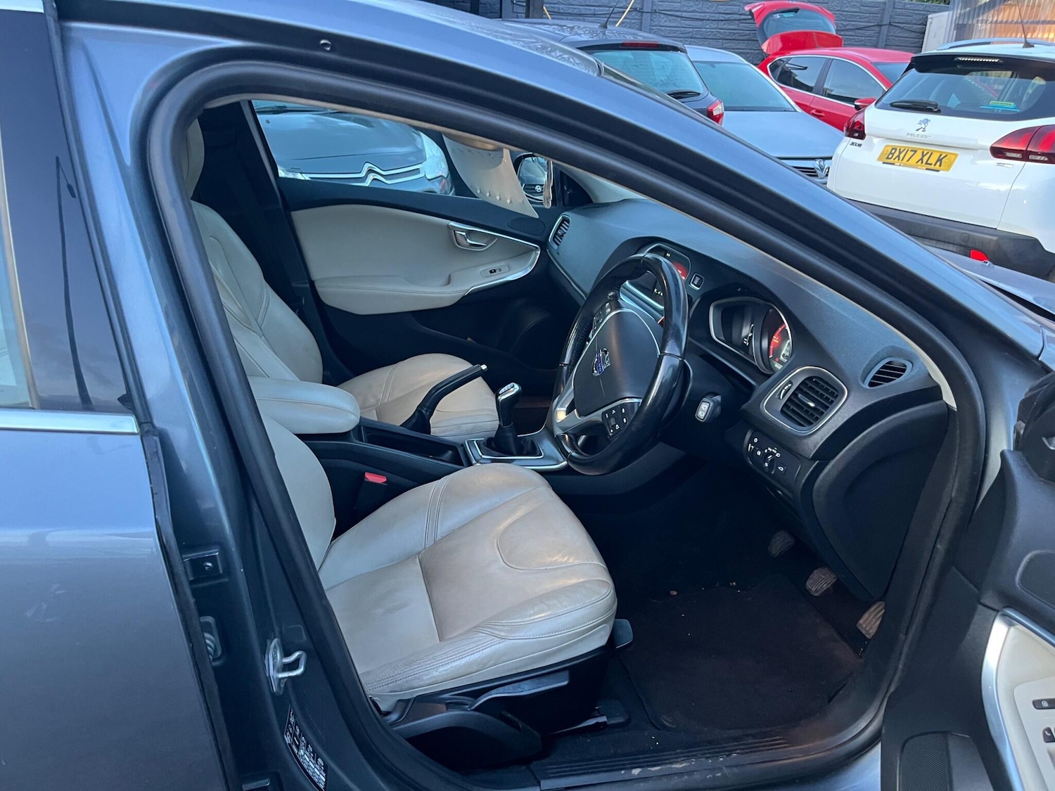 Used Volvo V40 2015 for sale - 76572990: Photo 7