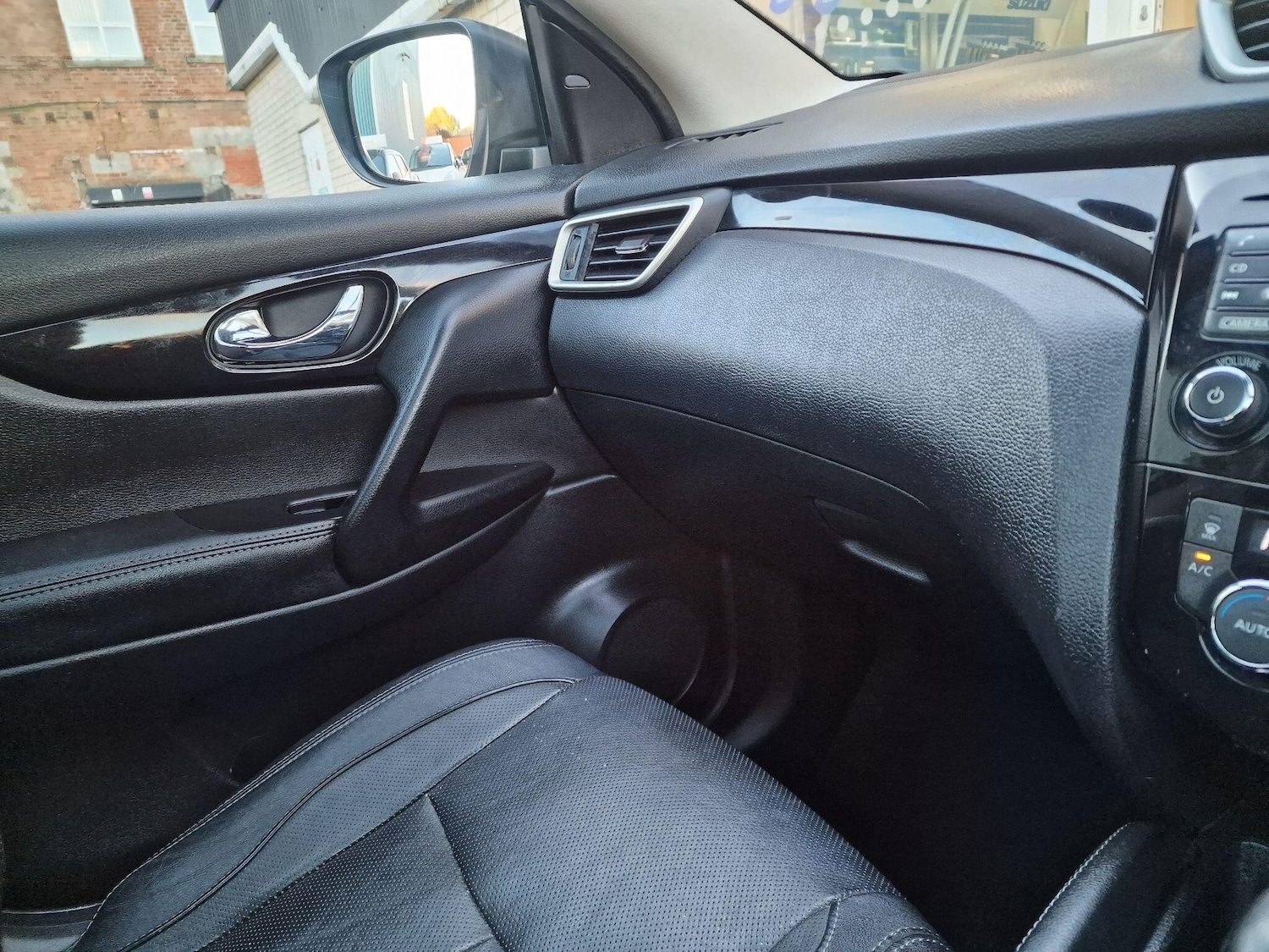 Used Nissan Qashqai 2015 for sale - 76408937: Photo 16