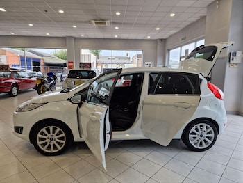 Used Ford Fiesta 2015 for sale - 75645644: Photo