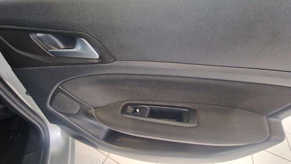 Used Peugeot 308 2015 for sale - 76122706: Photo 12