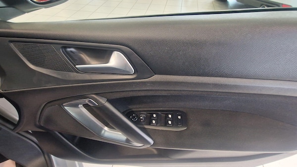 Used Peugeot 308 2015 for sale - 76122706: Photo 7