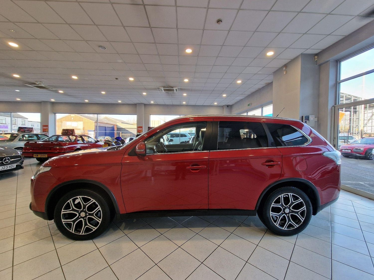 Used Mitsubishi Outlander 2015 for sale - 76657800: Photo 4