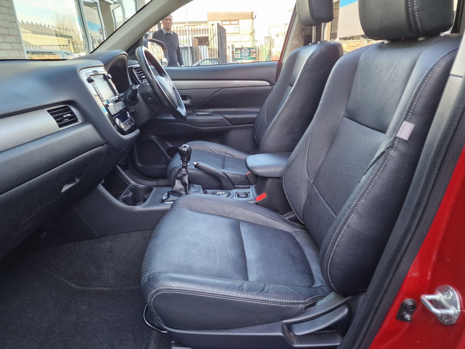 Used Mitsubishi Outlander 2015 for sale - 76657800: Photo 47